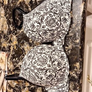 Q women's Cacique bra size 44B.